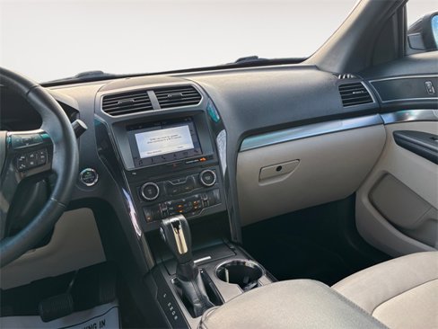 Used 2018 Ford Explorer XLT w/ Equipment Group 202A image 11