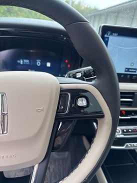 Used 2025 Lincoln Corsair AWD w/ Equipment Group 101A image 12