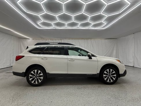 Used 2015 Subaru Outback 2.5i Limited image 2