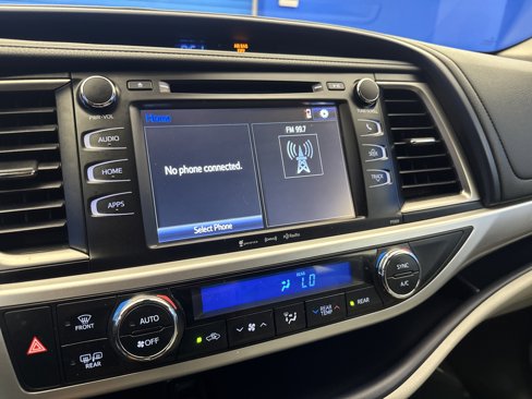 Used 2017 Toyota Highlander LE image 19