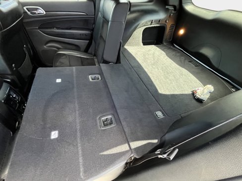 Used 2017 Jeep Grand Cherokee Altitude image 12