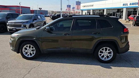 Used 2016 Jeep Cherokee Sport image 5
