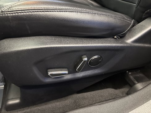 Used 2017 Ford Explorer XLT w/ Equipment Group 202A image 13