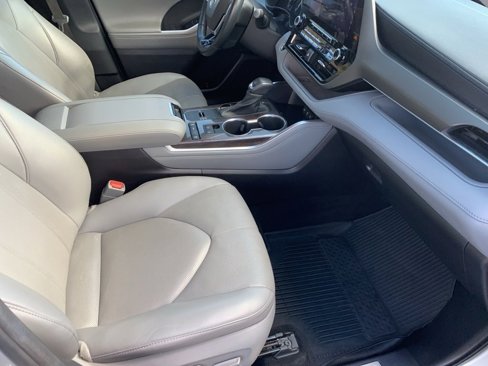Used 2021 Toyota Highlander Limited image 19