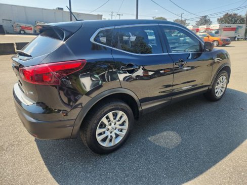 Used 2019 Nissan Rogue Sport S image 3