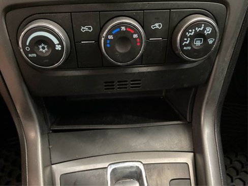 Used 2013 Chevrolet Captiva Sport LS image 28