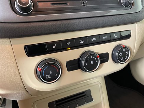 Used 2016 Volkswagen Tiguan S image 8