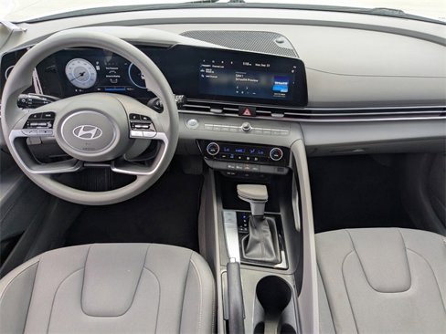 Used 2024 Hyundai Elantra SEL image 13