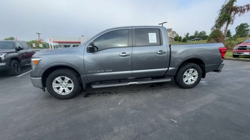 Used 2018 Nissan Titan SV image 7