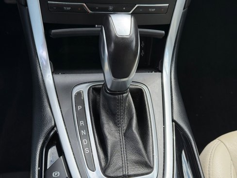 Used 2018 Ford Edge Titanium w/ Technology Package image 26