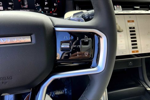 Used 2025 Land Rover Discovery Sport S image 23