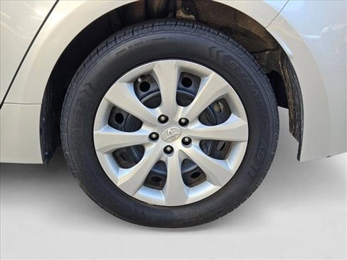 Used 2021 Toyota Corolla LE image 19