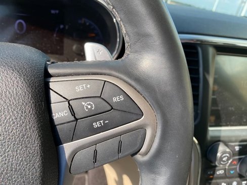 Used 2017 Jeep Grand Cherokee Limited image 26