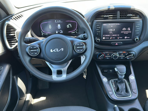 Used 2023 Kia Soul LX w/ LX Technology Package image 27