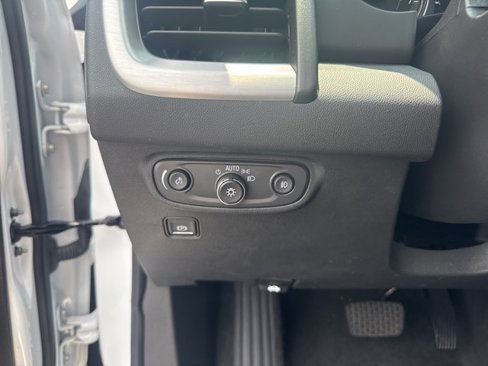 Used 2024 GMC Terrain SLT image 15