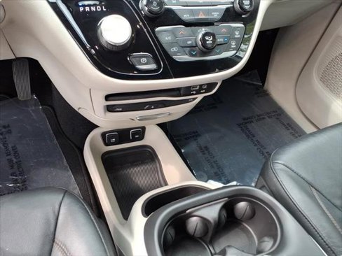 Certified 2020 Chrysler Pacifica Touring-L Plus image 25