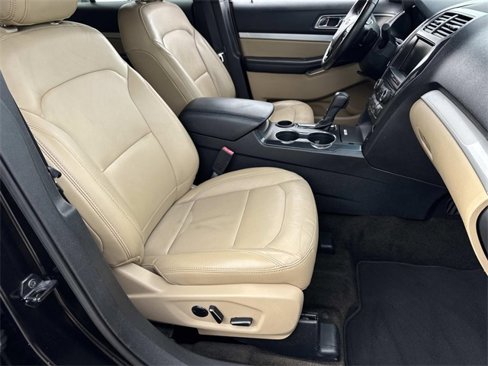 Used 2016 Ford Explorer XLT w/ Equipment Group 202A image 11