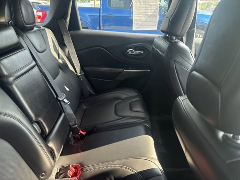 Used 2019 Jeep Cherokee Limited image 10