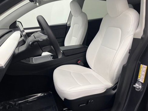 Used 2023 Tesla Model Y Performance image 9