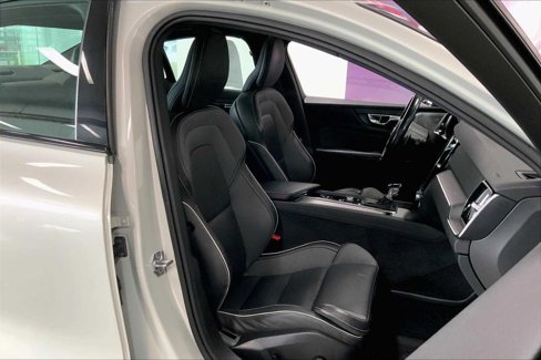 Used 2019 Volvo S60 T6 R-Design image 12