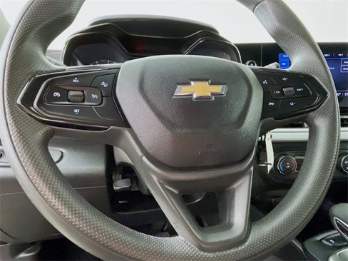 Certified 2025 Chevrolet Trax LS image 14