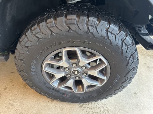 Used 2024 Ford Bronco Badlands image 2
