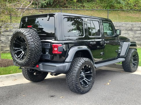 Used 2019 Jeep Wrangler Unlimited Sahara image 2