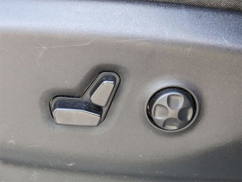Used 2019 Chrysler Pacifica Touring-L image 13