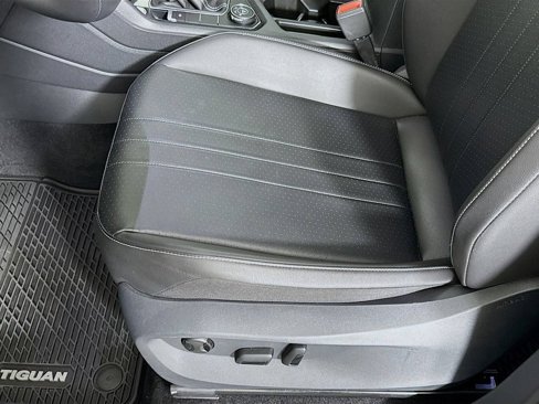Used 2022 Volkswagen Tiguan SE image 18