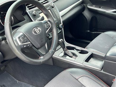 Used 2016 Toyota Camry SE image 11