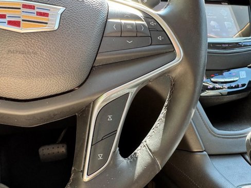 Used 2017 Cadillac XT5 Luxury w/ Driver Awareness Package image 18