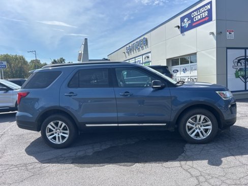 Used 2019 Ford Explorer XLT w/ Equipment Group 202A image 3