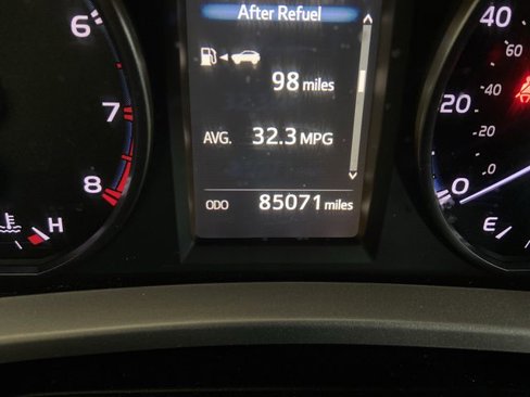 Used 2018 Toyota RAV4 LE image 6
