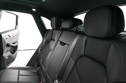 Used 2025 Porsche Macan image 22