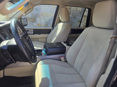 Used 2015 Ford Expedition XLT image 5