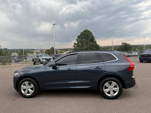 Used 2022 Volvo XC60 B5 Momentum image 4