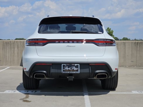 Certified 2024 Porsche Macan image 7