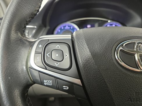Used 2017 Toyota Camry XLE image 15