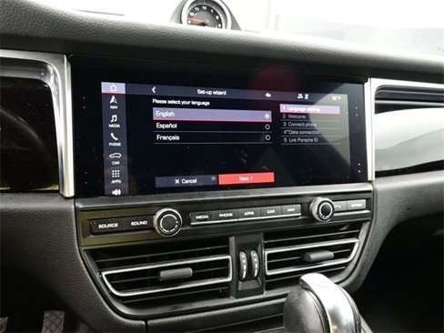 Certified 2021 Porsche Macan image 14