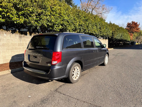 Used 2014 Dodge Grand Caravan SXT image 27