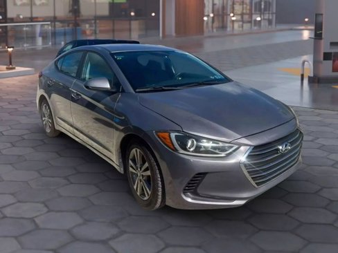 Used 2017 Hyundai Elantra SE image 1