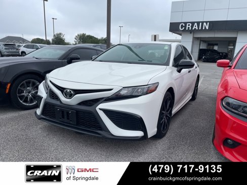 Used 2021 Toyota Camry SE image 1