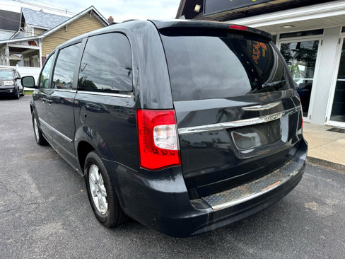 Used 2011 Chrysler Town & Country Touring w/ Entertainment Group #1 image 4