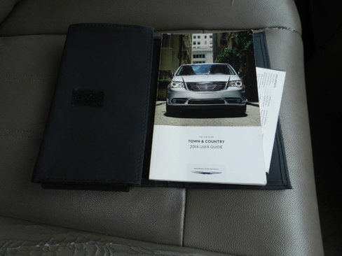 Used 2014 Chrysler Town & Country Touring image 17
