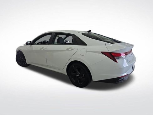 Certified 2021 Hyundai Elantra SEL w/ Convenience Package image 3