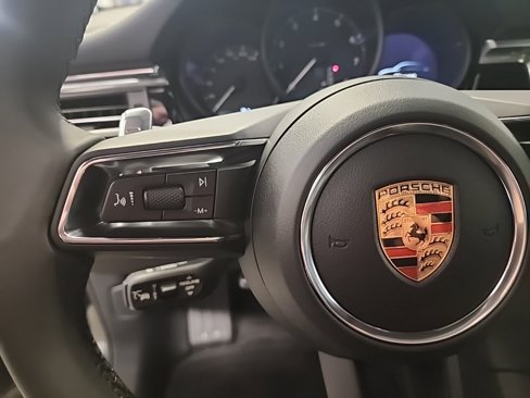 Used 2025 Porsche Macan image 14