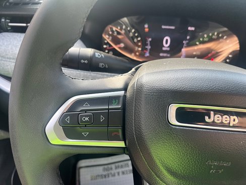 Used 2023 Jeep Compass Latitude image 31