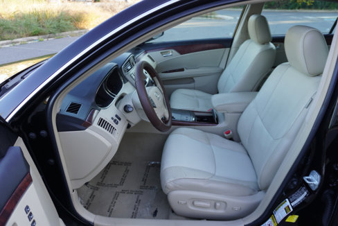 Used 2011 Toyota Avalon Limited image 9