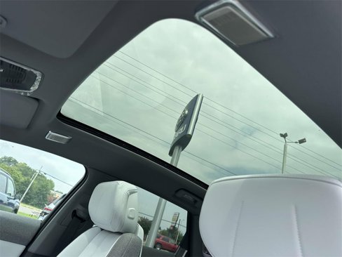 New 2025 Cadillac Optiq Luxury 1 image 17