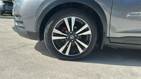 Used 2019 Nissan Kicks SV image 11